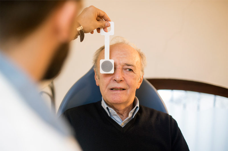 how to choose a cataract surgeon